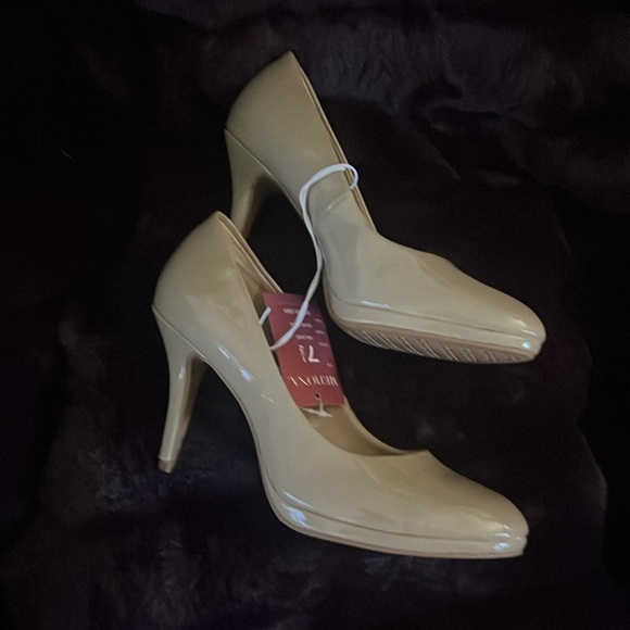 Nude heels - Picture 2 of 3